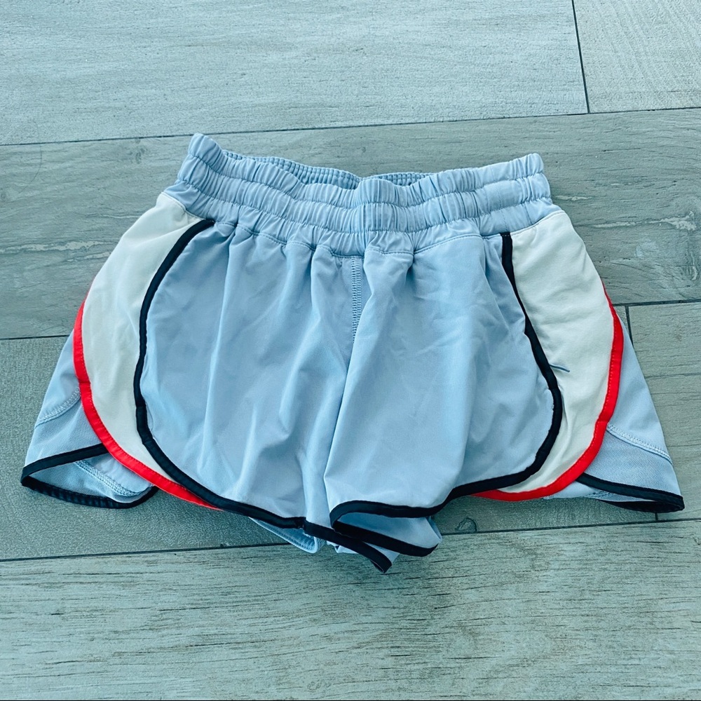 Lululemon Hotty Hot  Silver low rise short 2.5"